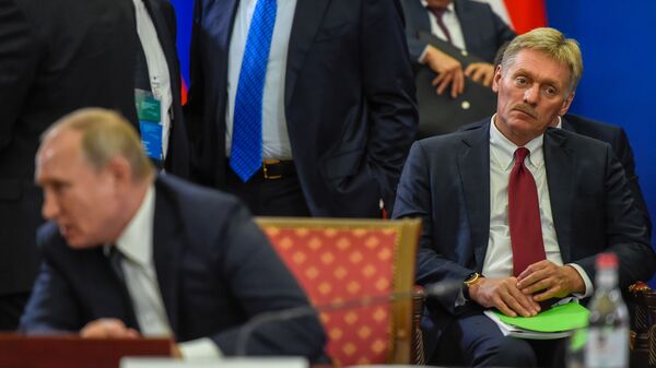 Пресс-секретарь президента России Дмитрий Песков во время расширенного заседания Высшего Евразийского Экономического Совета - Sputnik Армения