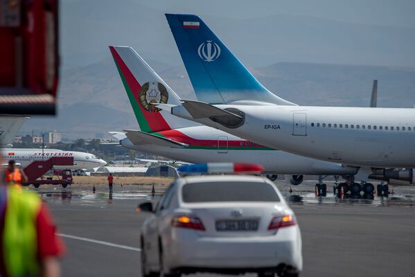 Ղրղըզստանի, Բելառուսի ու Իրանի նախագահների ինքնաթիռները «Զվարթնոց» օդանավակայանում - Sputnik Արմենիա