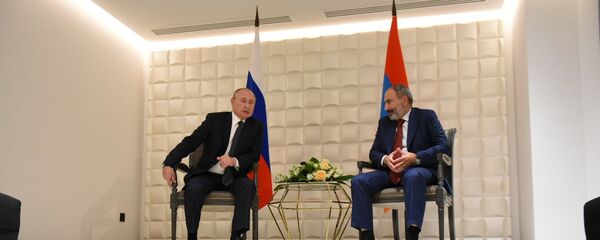 Встреча премьер-министра Армении Никола Пашиняна и президента России Владимира Путина (1 октября 2019). Еревaн - Sputnik Армения