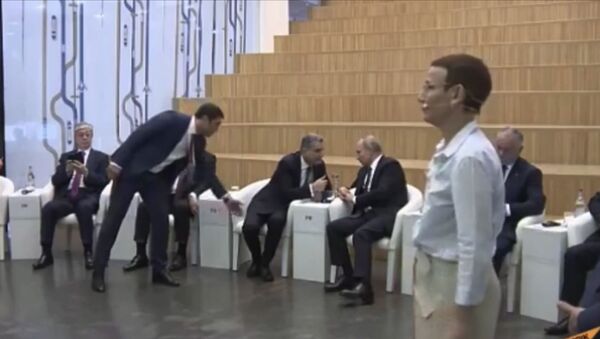 Смешной казус: Тигран Саркисян сел на место Пашиняна рядом с Путиным - Sputnik Արմենիա