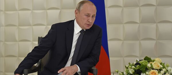 Президент России Владимир Путин на встрече с премьер-министром Армении (1 октября 2019). Еревaн - Sputnik Արմենիա