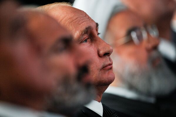 Президент России Владимир Путин в Центре креативных технологий Тумо - Sputnik Армения