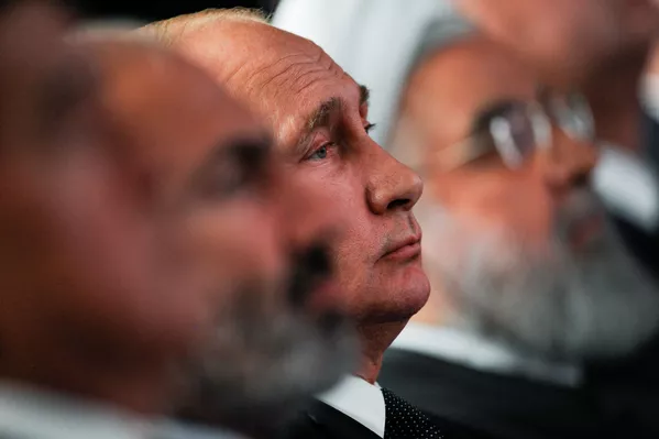 Президент России Владимир Путин в Центре креативных технологий Тумо Президент России Владимир Путин в Центре креативных технологий Тумо - Sputnik Армения