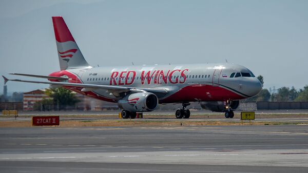 Самолет авиакомпании Red Wings в аэропорту Звартноц - Sputnik Արմենիա