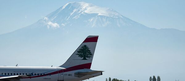 Самолет авиакомпании MEA в аэропорту Звартноц Самолет авиакомпании MEA в аэропорту Звартноц - Sputnik Армения