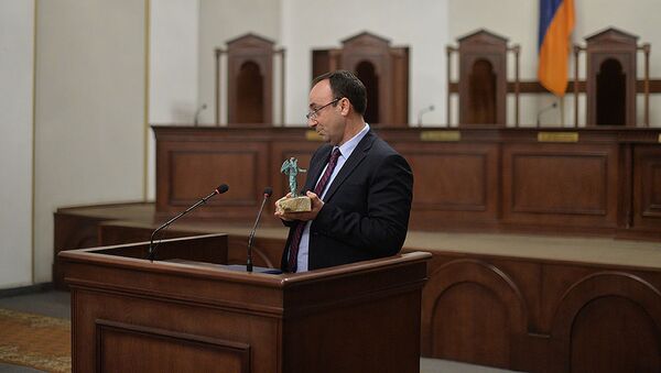 Председатель Конституционного суда Грайр Товмасян во время церемонии присвоения залу заседаний КС имени Шаамира и Акоба Шаамирянов (23 марта 2018). Еревaн - Sputnik Армения