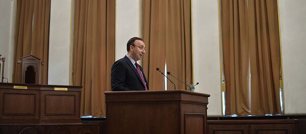 Председатель Конституционного суда Грайр Товмасян во время церемонии присвоения залу заседаний КС имени Шаамира и Акоба Шаамирянов (23 марта 2018). Еревaн Председатель Конституционного суда Грайр Товмасян во время церемонии присвоения залу заседаний КС имени Шаамира и Акоба Шаамирянов (23 марта 2018). Еревaн - Sputnik Արմենիա