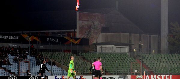 Дрон с флагом Карабаха над полем во время матча между командами Дюделанж - Карабах (3 октября 2019). Дюделанж Дрон с флагом Карабаха над полем во время матча между командами Дюделанж - Карабах (3 октября 2019). Дюделанж - Sputnik Армения