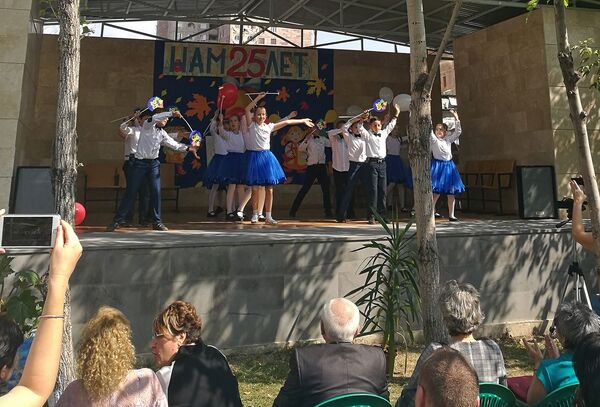 Никаких трений на национальной почве: школа Минобороны РФ в Ереване отметила юбилей - Sputnik Армения
