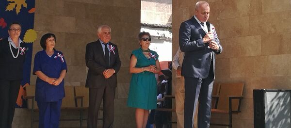 Мероприятие ко Дню учителя в российской школе номер 21 с участием посла России в Армении Сергея Копыркина (4 октября 2019). Еревaн - Sputnik Армения