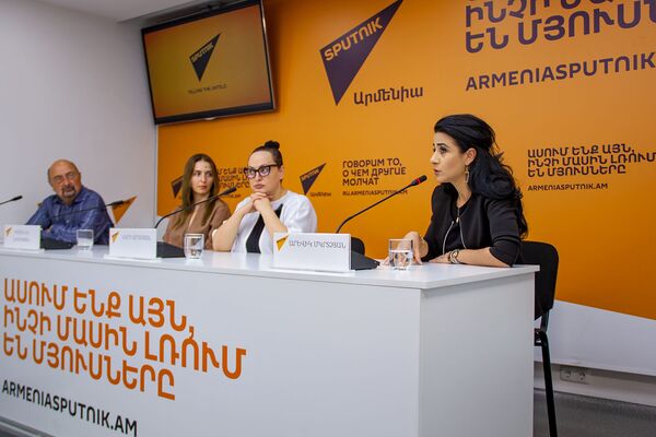 Պետական պաշտոնյան իրավապահների աչքի առաջ կարմիրգրքյան 2 արջ է պահում. «Դինգո թիմ» Պետական պաշտոնյան իրավապահների աչքի առաջ կարմիրգրքյան 2 արջ է պահում. «Դինգո թիմ» - Sputnik Արմենիա