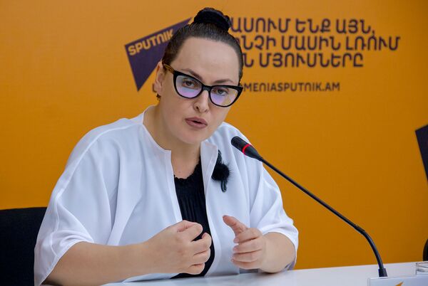 Պետական պաշտոնյան իրավապահների աչքի առաջ կարմիրգրքյան 2 արջ է պահում. «Դինգո թիմ» Պետական պաշտոնյան իրավապահների աչքի առաջ կարմիրգրքյան 2 արջ է պահում. «Դինգո թիմ» - Sputnik Արմենիա