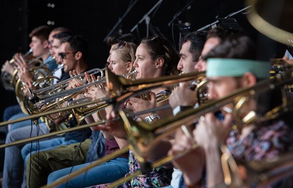 Երևանի կենտրոնում երաժշտական «խառնաշփոթ» է. WCIT-2019 նվագախմբի գլխավոր փորձի տեսանյութը - Sputnik Արմենիա