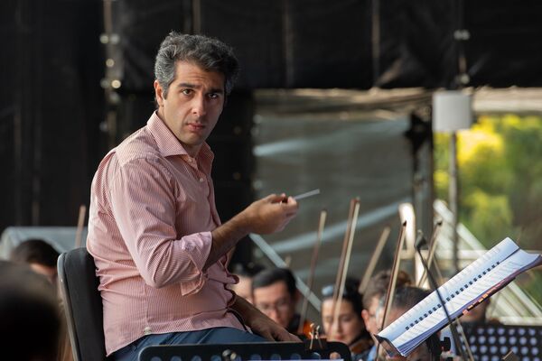 Երևանի կենտրոնում երաժշտական «խառնաշփոթ» է. WCIT-2019 նվագախմբի գլխավոր փորձի տեսանյութը - Sputnik Արմենիա