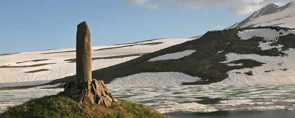 Вишап на фоне снежной вершины Арагаца - Sputnik Армения
