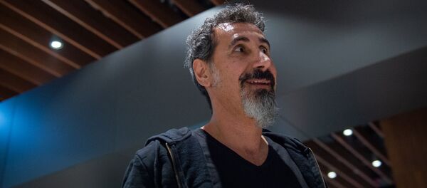 Визит гостя WCIT 2019, вокалиста группы System of a Down Сержа Танкяна в Ереван (5 октября 2019). Звартноц - Sputnik Արմենիա