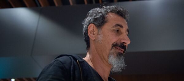 Визит гостя WCIT 2019, вокалиста группы System of a Down Сержа Танкяна в Ереван (5 октября 2019). Звартноц - Sputnik Армения