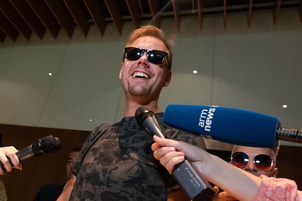 Հայաստան ժամանեց աշխարհահռչակ դիջեյ Արմին վան Բյուրենը. լուսանկարներ - Sputnik Արմենիա