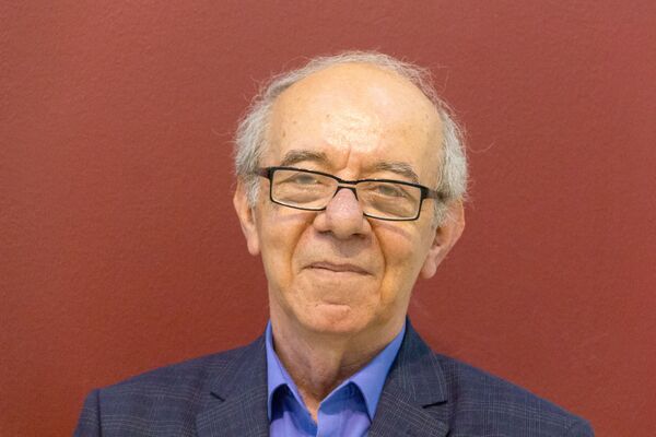 Разбившийся Черный квадрат и пойманный взгляд Андраника: краски Рубена Арутчяна Разбившийся Черный квадрат и пойманный взгляд Андраника: краски Рубена Арутчяна - Sputnik Армения