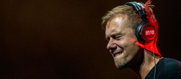 Голландский диджей, продюсер и ремиксер Армин ван Бюрен на концерте WCIT 2019 на Площади Республики в Ереване - Sputnik Армения