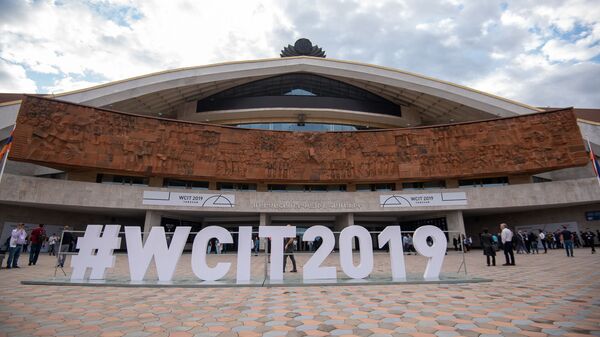 Здание Спортивно-концертного комплекса, где проходит форум WCIT (7 октября 2019). Еревaн - Sputnik Армения