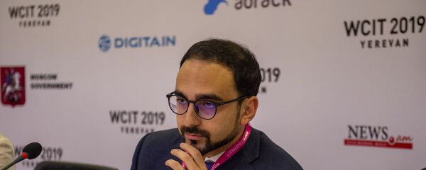 Вице-премьер Тигран Авинян на пресс-конференции во время открытия WCIT 2019 (7 октября 2019). Ереван Вице-премьер Тигран Авинян на пресс-конференции во время открытия WCIT 2019 (7 октября 2019). Ереван - Sputnik Արմենիա