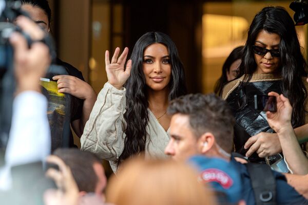 Քիմ Քարդաշյանը դուրս եկավ հյուրանոցից ու «անհետացավ». Աբովյանում ասեղ գցելու տեղ չկար Քիմ Քարդաշյանը դուրս եկավ հյուրանոցից ու «անհետացավ». Աբովյանում ասեղ գցելու տեղ չկար - Sputnik Արմենիա