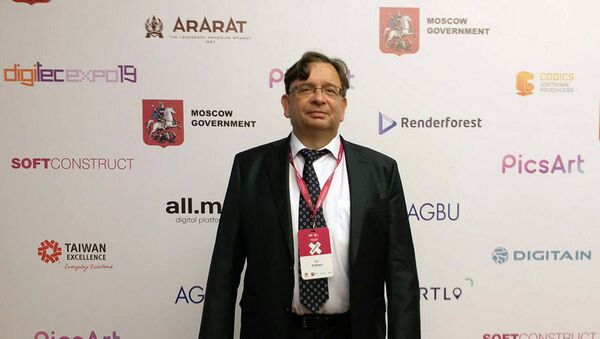 Tехнический директор американской полупроводниковой компании Xilinx Иво Болсенс на форуме WCIT 2019 (7 октября 2019). Еревaн - Sputnik Армения