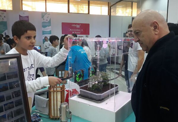 Миноискатели да волшебное зеркало: DigiTec Expo поможет армянскому спецназу и красоткам - Sputnik Армения