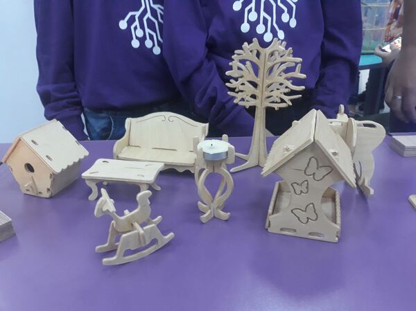 Миноискатели да волшебное зеркало: DigiTec Expo поможет армянскому спецназу и красоткам - Sputnik Армения