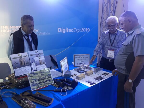 Миноискатели да волшебное зеркало: DigiTec Expo поможет армянскому спецназу и красоткам - Sputnik Армения