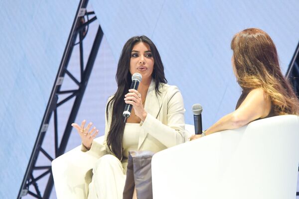 Это клево и может помочь: Кардашьян ответила на вопрос об активности Пашиняна в соцсетях Это клево и может помочь: Кардашьян ответила на вопрос об активности Пашиняна в соцсетях - Sputnik Армения