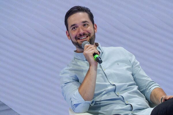 Օհանյանը խոստացավ վերադառնալ կնոջ հետ. երեխային մկրտելու հարցը դեռ կքննարկեն Օհանյանը խոստացավ վերադառնալ կնոջ հետ. երեխային մկրտելու հարցը դեռ կքննարկեն - Sputnik Արմենիա