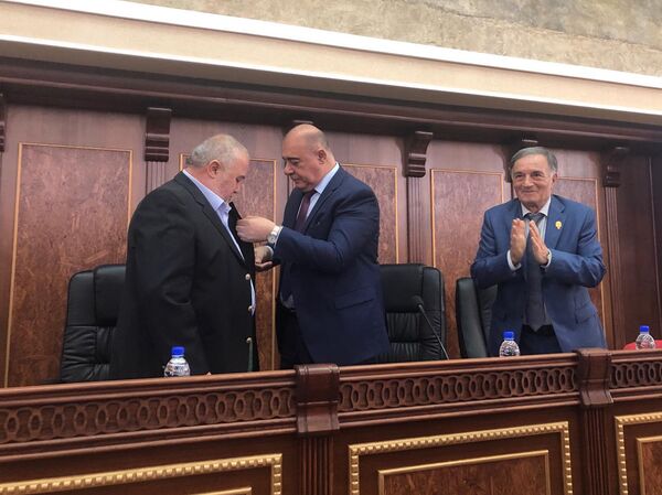 Գյումրու պատվավոր քաղաքացիների թիվն ավելացավ 2-ով. Կոմանդոսի ու Մլքեյանի խոստովանությունը - Sputnik Արմենիա