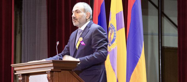 Премьер министр РА Никол Пашинян в городе Эчмиадзин - Sputnik Արմենիա