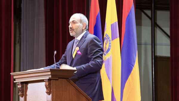 Премьер министр РА Никол Пашинян в городе Эчмиадзин - Sputnik Армения