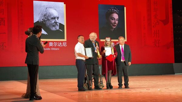 «Իմ գիրքն իմ արյան հիշողությունն է». Սոնա Վանն արժանացել է միջազգային բարձրագույն մրցանակի - Sputnik Արմենիա