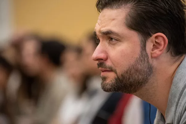 Внук беженцев-армян из Турции: Forbes рассказал об истории Алексиса Оганяна Внук беженцев-армян из Турции: Forbes рассказал об истории Алексиса Оганяна - Sputnik Армения