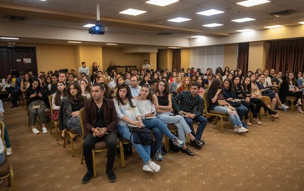 “Без разрешения” – презентация книги Алексиса Оганяна (8 октября 2019). Еревaн - Sputnik Армения