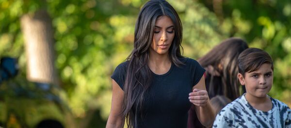 Ким Кардашьян посетила мемориальный комплекс Цицернакаберд (8 октября 2019). Ереван Ким Кардашьян посетила мемориальный комплекс Цицернакаберд (8 октября 2019). Ереван - Sputnik Армения