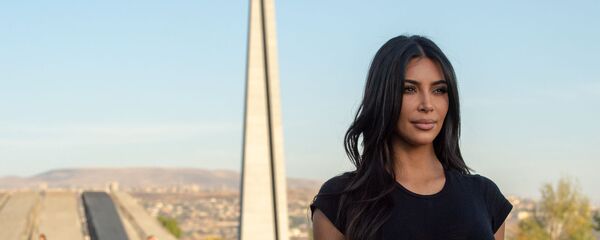 Ким Кардашьян посетила мемориальный комплекс Цицернакаберд (8 октября 2019). Ереван - Sputnik Արմենիա