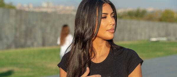 Ким Кардашьян посетила мемориальный комплекс Цицернакаберд (8 октября 2019). Ереван - Sputnik Արմենիա