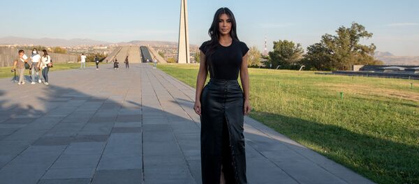 Ким Кардашьян посетила мемориальный комплекс Цицернакаберд (8 октября 2019). Ереван Ким Кардашьян посетила мемориальный комплекс Цицернакаберд (8 октября 2019). Ереван - Sputnik Արմենիա