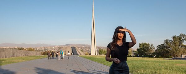 Ким Кардашьян посетила мемориальный комплекс Цицернакаберд (8 октября 2019). Ереван - Sputnik Армения