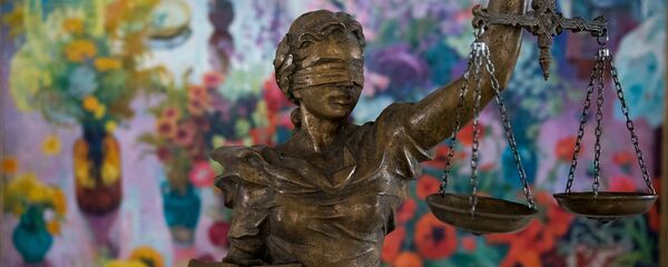 Скульптура богини Фемиды в Конституционном суде Армении Скульптура богини Фемиды в Конституционном суде Армении - Sputnik Արմենիա