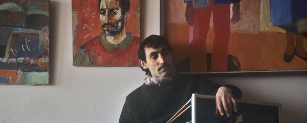 Художник Минас Аветисян у себя в мастерской - Sputnik Армения