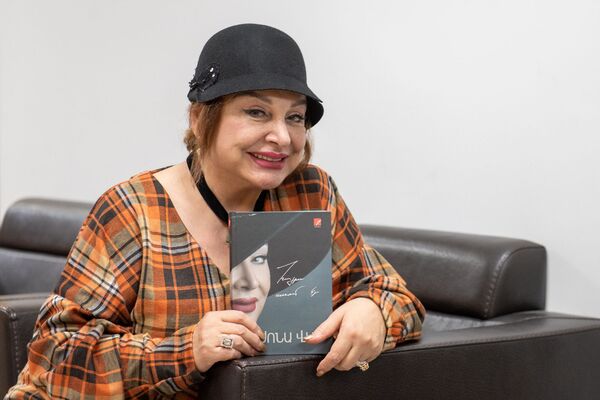 Երբ դուռդ փակում ես, որ մենակ մնաս, միշտ ամենասիրելի մարդու մատներն են դռան տակ մնում Երբ դուռդ փակում ես, որ մենակ մնաս, միշտ ամենասիրելի մարդու մատներն են դռան տակ մնում - Sputnik Արմենիա