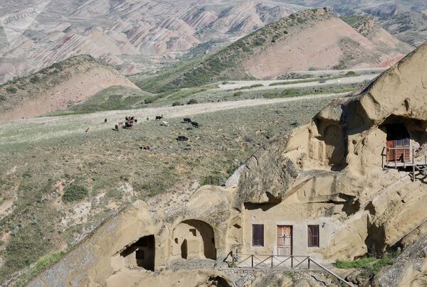 Илия II обратился к властям из-за ситуации с Давид-Гареджи на границе с Азербайджаном Илия II обратился к властям из-за ситуации с Давид-Гареджи на границе с Азербайджаном - Sputnik Армения