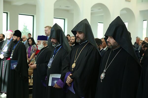 Времени осталось мало: форум в Эчмиадзине поднял вопросы сохранения семейных ценностей - Sputnik Армения