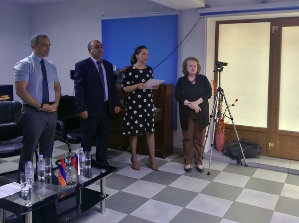 Замечательно справились: в РЦНК наградили победителей конкурса Наши герои Замечательно справились: в РЦНК наградили победителей конкурса Наши герои - Sputnik Армения